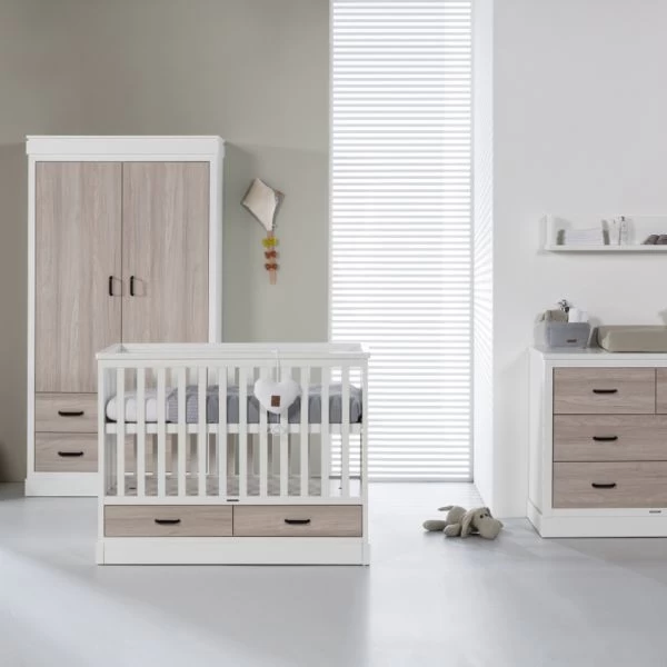 Kidsmill Newport Babykamer Wit / Eiken | Bed 60 X 120 Cm + Commode 3 Kidsmill Newport Babykamer Wit / Eiken | Bed 60 X 120 Cm + Commode