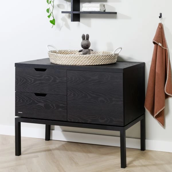 Kidsmill Savi Babykamer Zwart Eiken | Bed 60 X 120 Cm + Commode 4 Kidsmill Savi Babykamer Zwart Eiken | Bed 60 X 120 Cm + Commode - Afbeelding 2