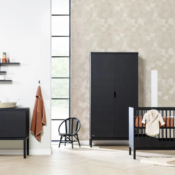 Kidsmill Savi Babykamer Zwart Eiken | Bed 60 X 120 Cm + Commode 3 Kidsmill Savi Babykamer Zwart Eiken | Bed 60 X 120 Cm + Commode