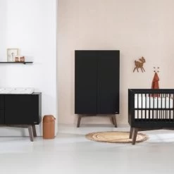 Kidsmill Sixties Babykamer Zwart Mat / Walnoot | Bed 60 X 120 Cm + Commode